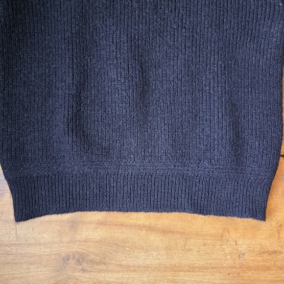 Rhode Island 100% Pure New Wool Sweater – Kids/Unisex Size L – Navy Blue - Picture 4 of 7